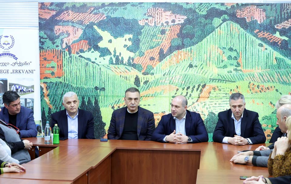 გივი მიქანაძე რაჭაში პროფესიულ კოლეჯ „ერქვანს“ ესტუმრა