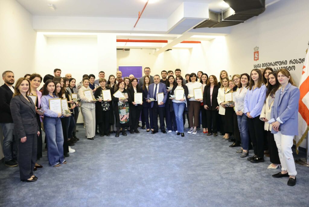 მინერალური რესურსების ეროვნული სააგენტოს უფროსმა, აბელ აბესაძემ გეოლოგებს პროფესიული დღე მიულოცა