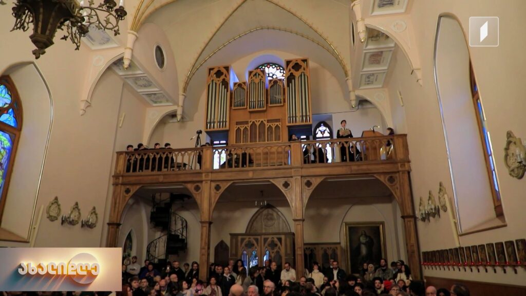 კათოლიკური აღდგომისადმი მიძღვნილი საზეიმო ღონისძიება მარიამ ღვთისმშობლის ზეცად აყვანების კათოლიკურ საკათედრო ტაძარში