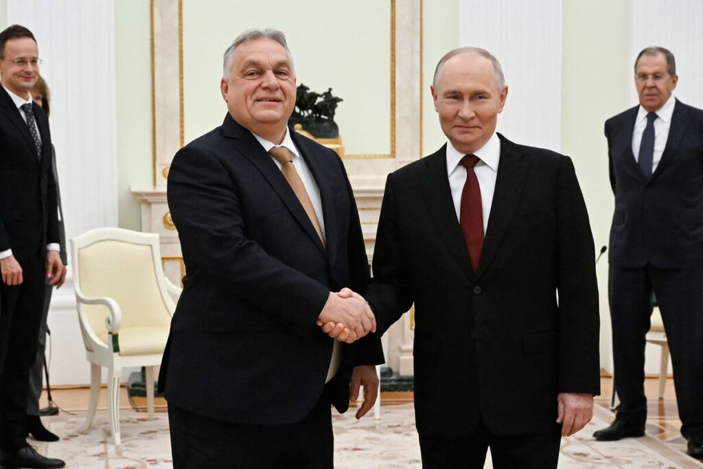 „ბლუმბერგი“ - ვლადიმერ პუტინთან სატელეფონო საუბრისას ვიქტორ ორბანმა რუსეთის პრეზიდენტი „ბადეში გაბმულ ლომს“ შეადარა, საკუთარი თავი კი „თაგვს“, რომელიც მის დახსნას ცდილობს