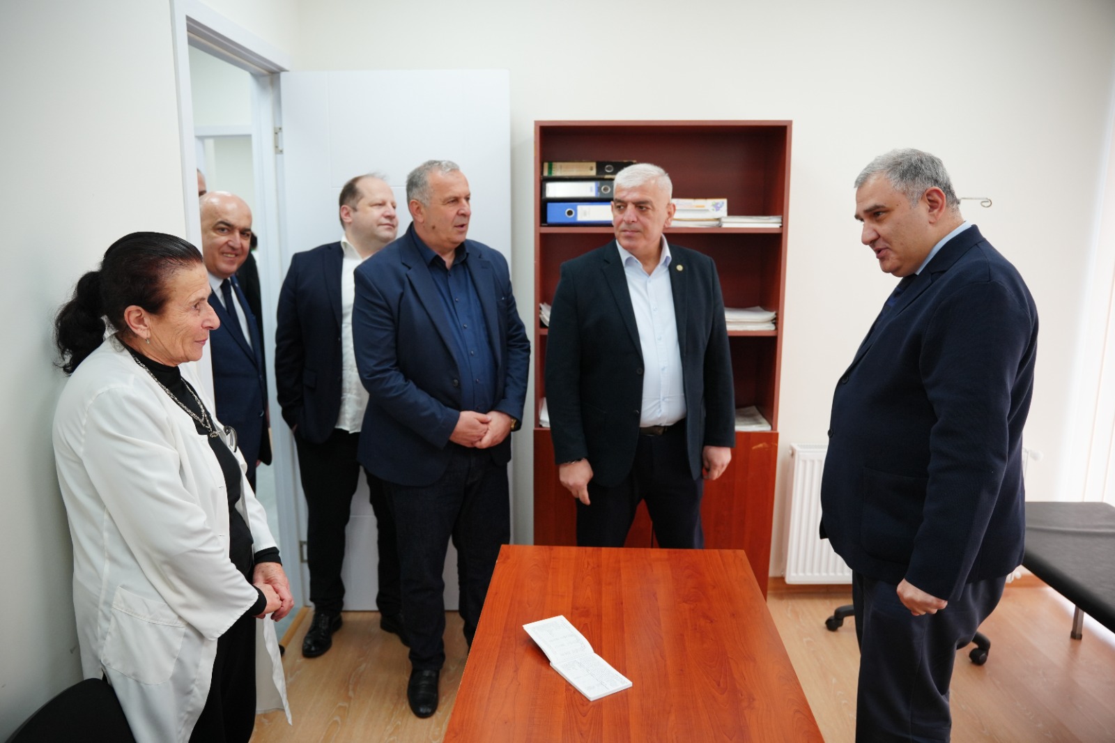 წყალტუბოს სოფელ გუმბრასა და ქარელის სოფელ რუისში ახალი ამბულატორიები გაიხსნა