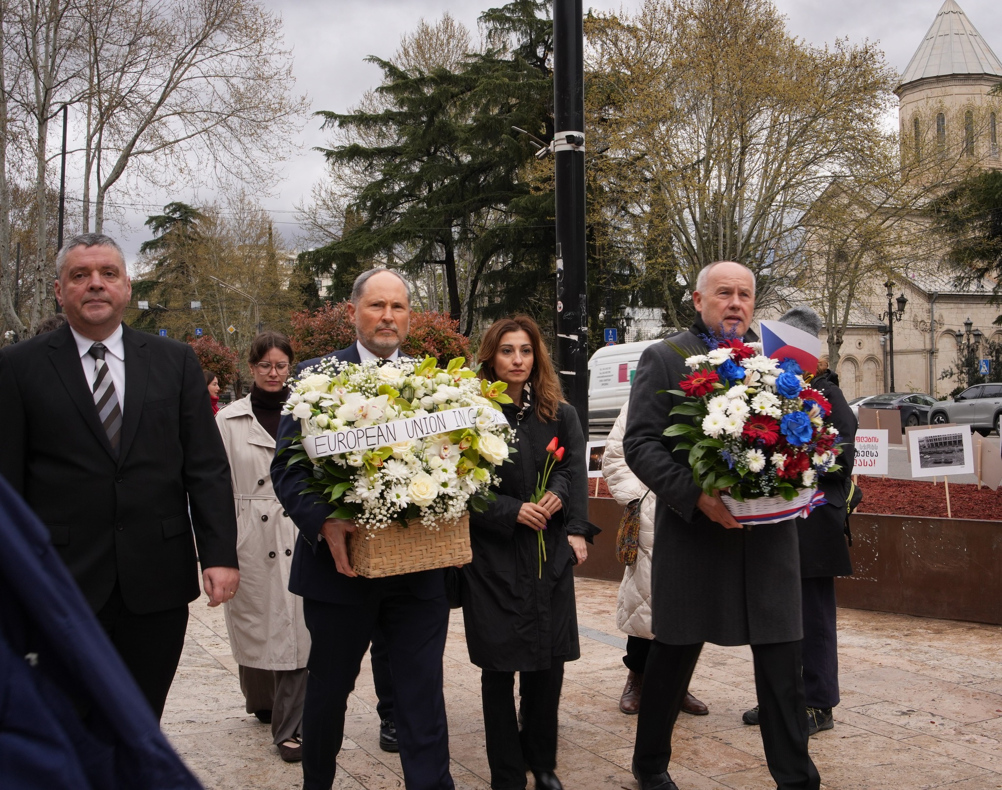 საქართველოში ევროკავშირის ელჩმა, პაველ ჰერჩინსკიმ 9 აპრილს დაღუპულთა ხსოვნას პატივი მიაგო