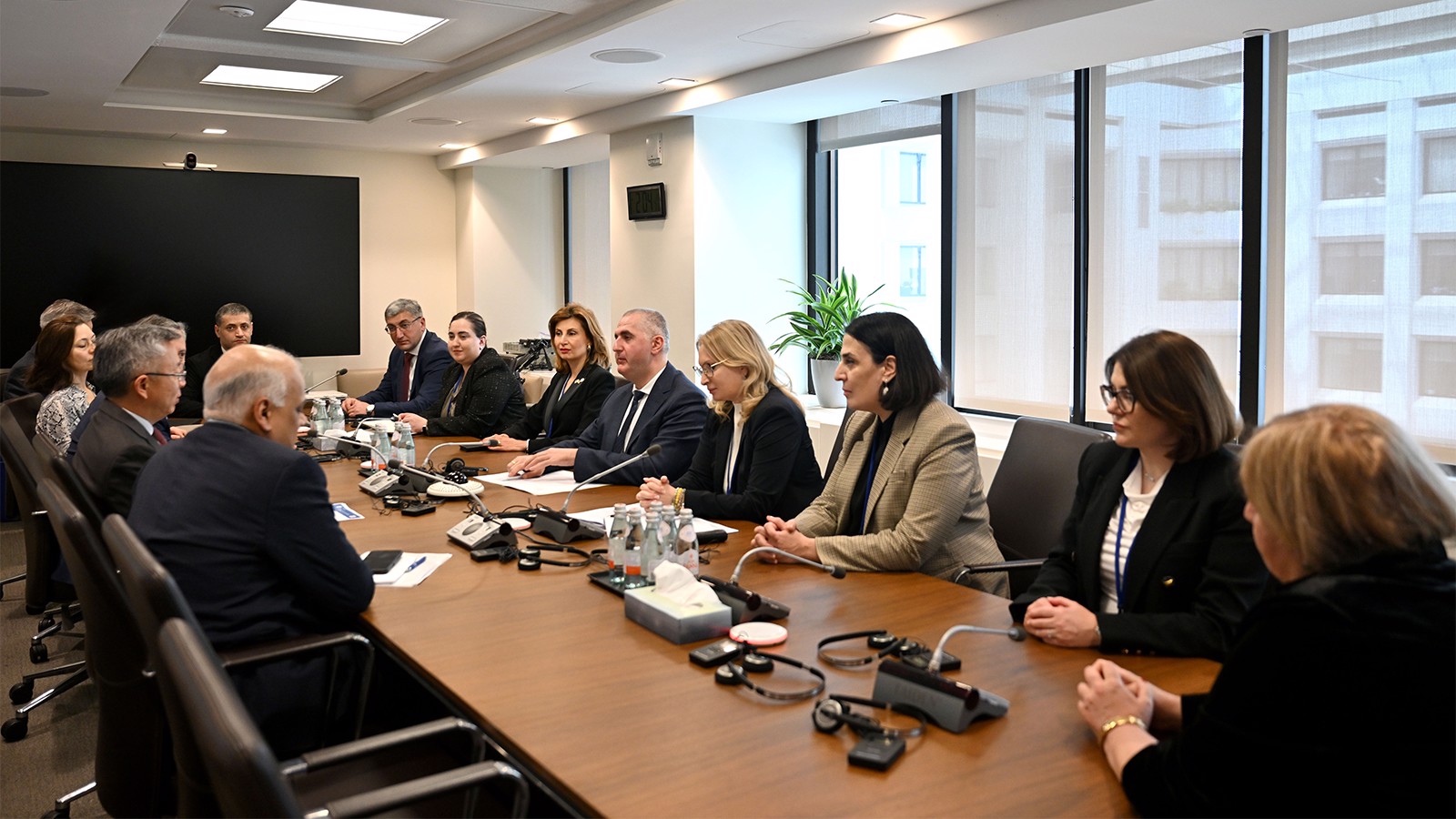 ეროვნული ბანკის ინფორმაციით, ქართულმა მხარემ საერთაშორისო სავალუტო ფონდის მმართველი დირექტორის მოადგილეს შეხვედრაზე ქვეყნის ეკონომიკის განვითარების მაჩვენებლები გააცნო