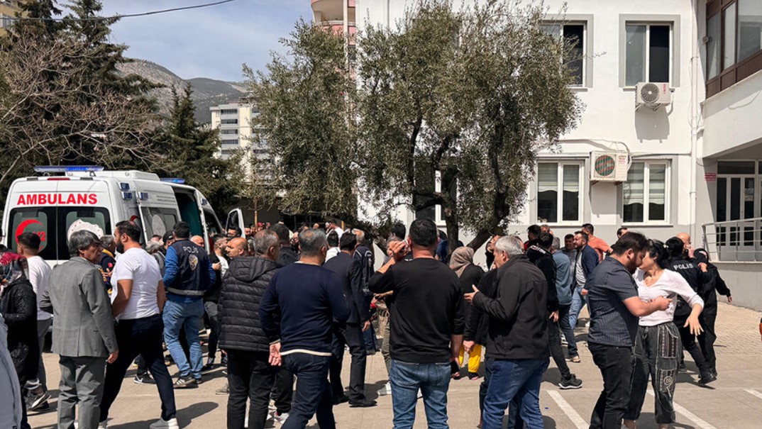 თურქეთში შანლიურფასა და ქაჰრამანმარაშში სკოლებზე თავდასხმასთან დაკავშირებით 83 ადამიანის დაპატიმრების ორდერი გაიცა