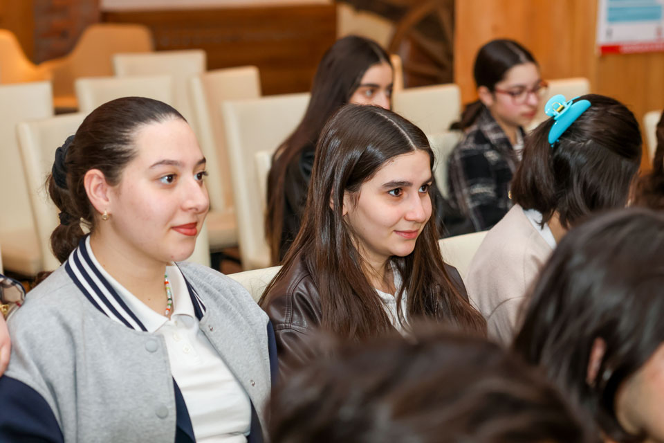 გარემოსდაცვითი ინფორმაციისა და განათლების ცენტრის ინიციატივით, თბილისის საერთაშორისო სკოლის მოსწავლეებისთვის საინფორმაციო-შემეცნებითი შეხვედრა გაიმართა
