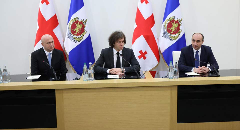 ირაკლი კობახიძემ შინაგან საქმეთა მინისტრი სულხან თამაზაშვილი უწყების თანამშრომლებს წარუდგინა