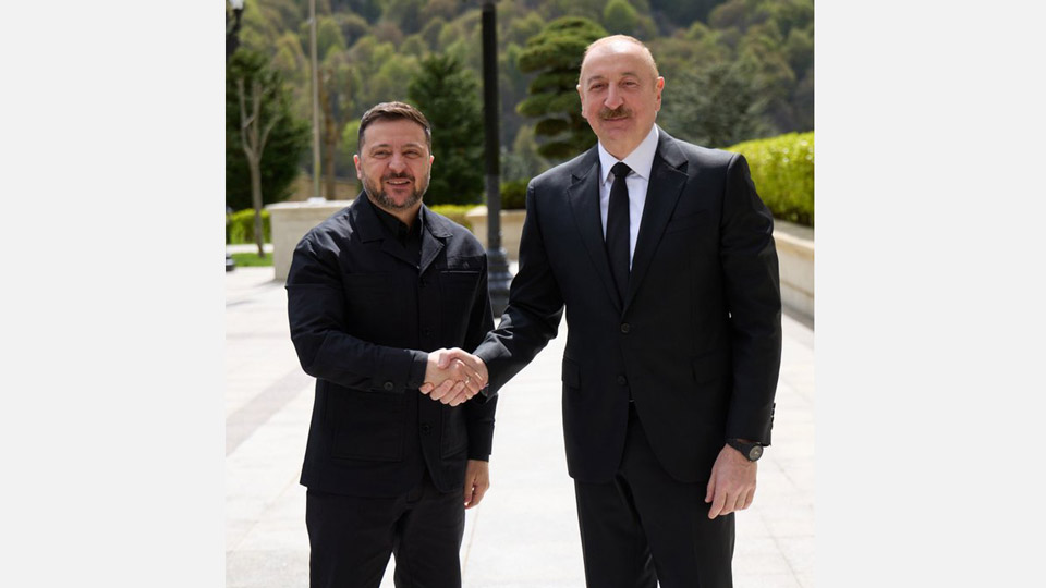 ვოლოდიმირ ზელენსკი აზერბაიჯანში ჩავიდა, სადაც ილჰამ ალიევთან თავდაცვისა და ენერგეტიკის სფეროებში თანამშრომლობას განიხილა