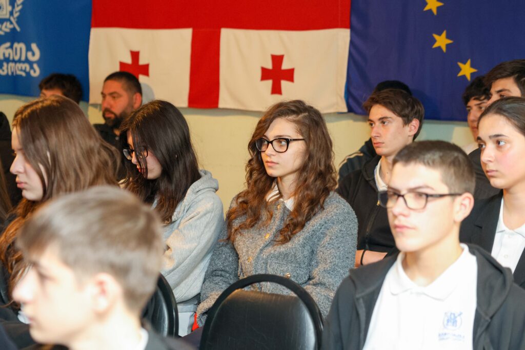 პლასტმასის გარემოზე ზეგავლენის შესახებ და გარემოსდაცვითი ცნობიერების ამაღლების მიზნით, „ნიჭიერთა სკოლაში“ საინფორმაციო-შემეცნებითი შეხვედრა გაიმართა