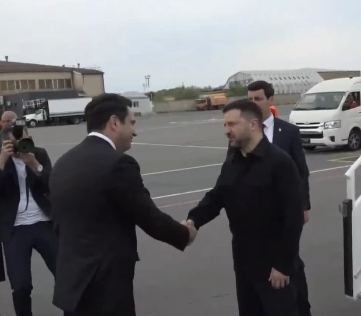 ვოლოდიმირ ზელენსკი ერევანში ევროპული პოლიტიკური საზოგადოების მერვე სამიტზე დასასწრებად ჩავიდა