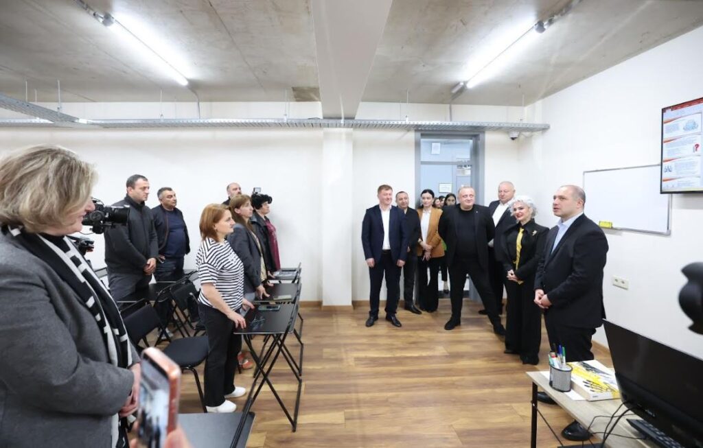 გივი მიქანაძე საჩხერეში ბიზნესისა და ტექნოლოგიების აკადემიას ესტუმრა