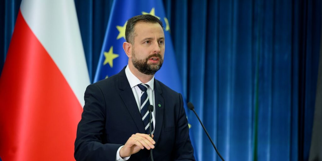 პოლონეთის თავდაცვის მინისტრი აცხადებს, რომ ნატო-ს წევრმა ქვეყნებმა თავდაცვისთვის მშპ-ის 5%-ს დაგეგმილზე ხუთი წლით ადრე, 2030 წლისთვის უნდა მიაღწიონ