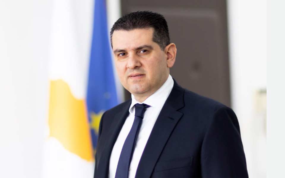 კვიპროსის ენერგეტიკის მინისტრი აცხადებს, რომ, მოლაპარაკებების მიუხედავად, ევროკავშირმა აშშ-თან სავაჭრო შეთანხმების რატიფიცირება ვერ შეძლო