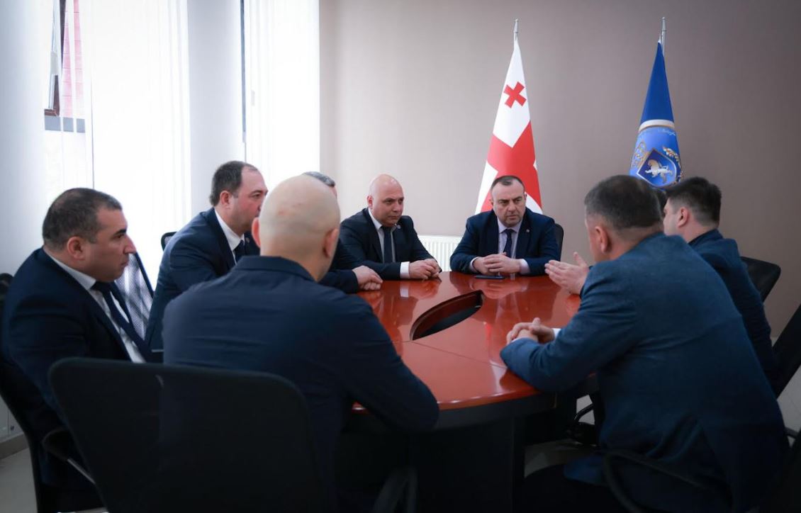 ფინანსთა სამინისტროს საგამოძიებო სამსახურის უფროსმა, ლევან ხარაბაძემ იმერეთსა და ზუგდიდში თანამშრომლებთან სამუშაო შეხვედრები გამართა