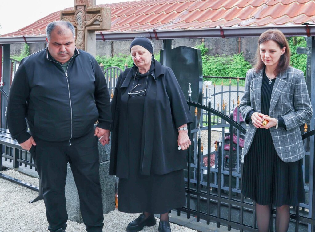 სახელმწიფო მინისტრის აპარატის შერიგებისა და ჩართულობის პოლიტიკის დეპარტამენტის ხელმძღვანელმა გიგა ოთხოზორიას საფლავი ყვავილებით შეამკო