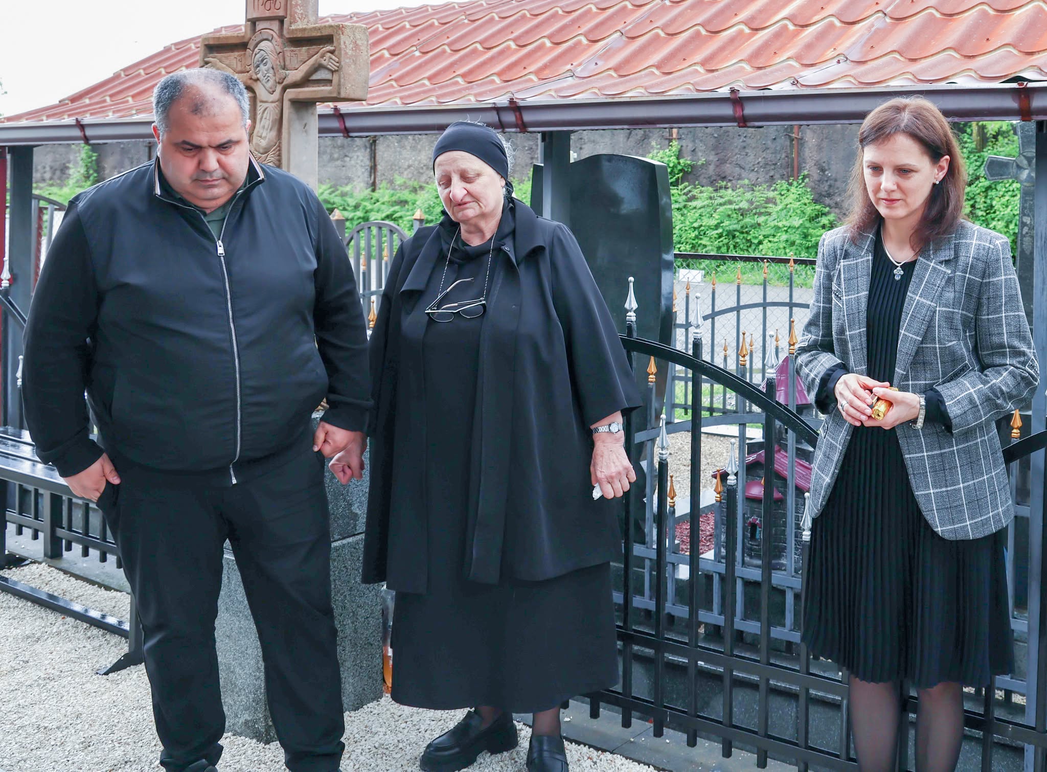 სახელმწიფო მინისტრის აპარატის შერიგებისა და ჩართულობის პოლიტიკის დეპარტამენტის ხელმძღვანელმა გიგა ოთხოზორიას საფლავი ყვავილებით შეამკო