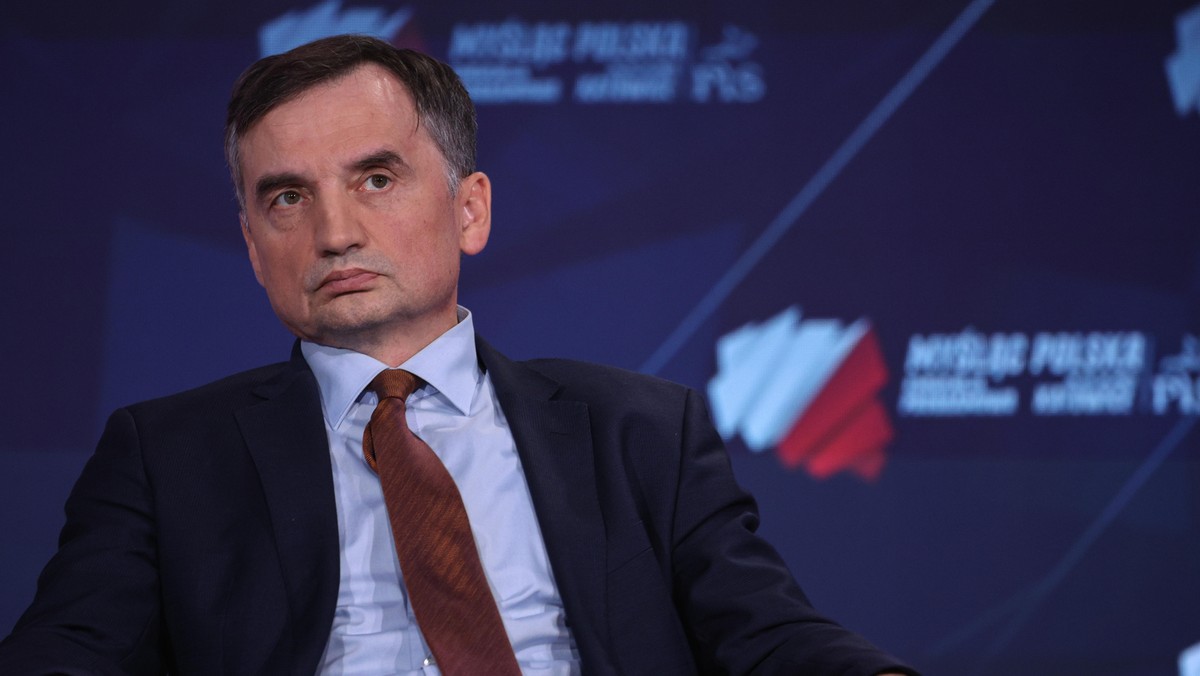 „როიტერი“ - პოლონეთის ყოფილმა იუსტიციის მინისტრმა, რომელსაც სისხლის სამართლის დანაშაულებში სდებენ ბრალს, აშშ-ის სახელმწიფო დეპარტამენტის დახმარებით ბინადრობის უფლება მიიღო და აშშ-ში გაემგზავრა