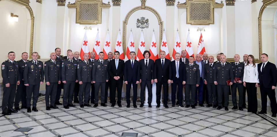 მიხეილ ყაველაშვილმა თავდაცვის ძალების წარმომადგენლები ვახტანგ გორგასლის, ღირსების ორდენებითა და ღირსების მედლებით დააჯილდოვა