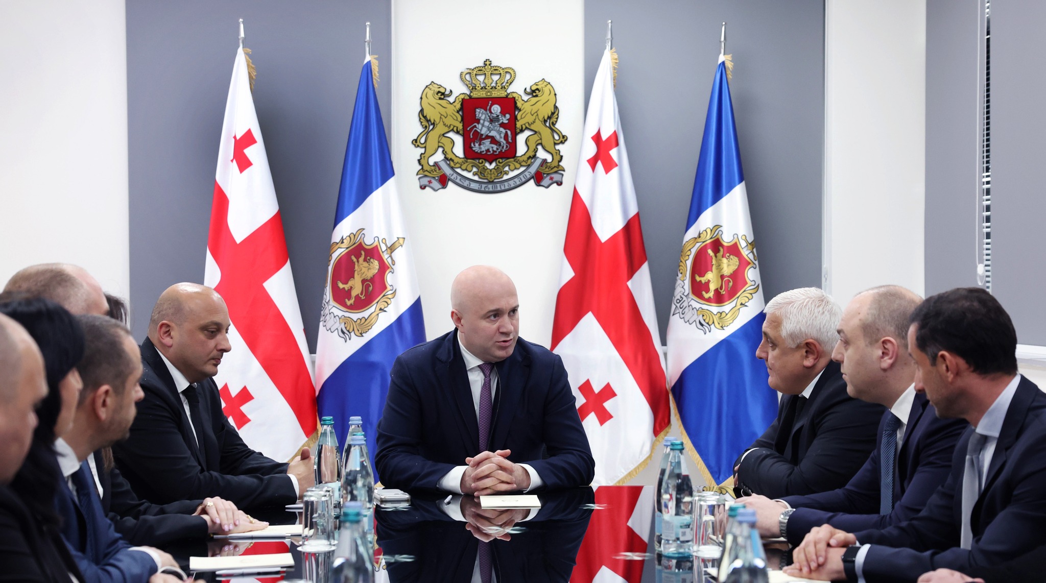 სულხან თამაზაშვილმა 112-ის თანამშრომლებს ახალი ხელმძღვანელი ნიკოლოზ ბაჭულაშვილი წარუდგინა