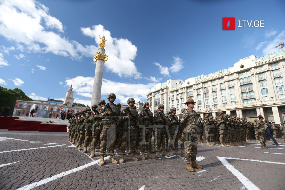 თავისუფლების მოედანზე 26 მაისის აღნიშვნისთვის ემზადებიან [ფოტო]