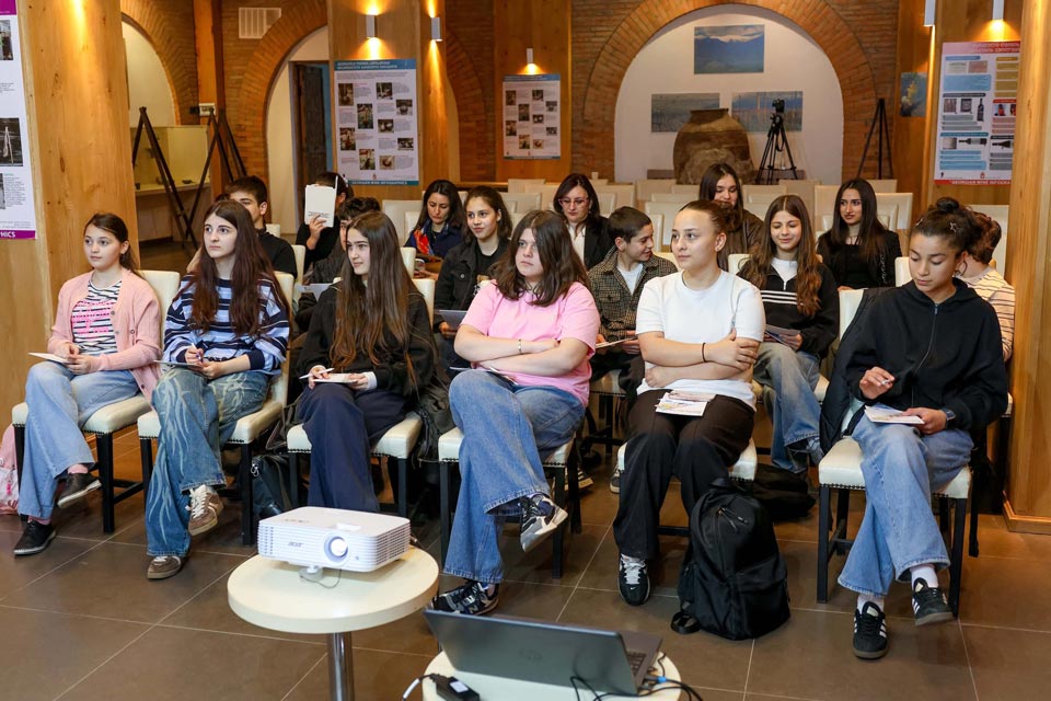 გარემოსდაცვით თემებზე 140-ე და 169-ე საჯარო სკოლებში საინფორმაციო შეხვედრები გაიმართა
