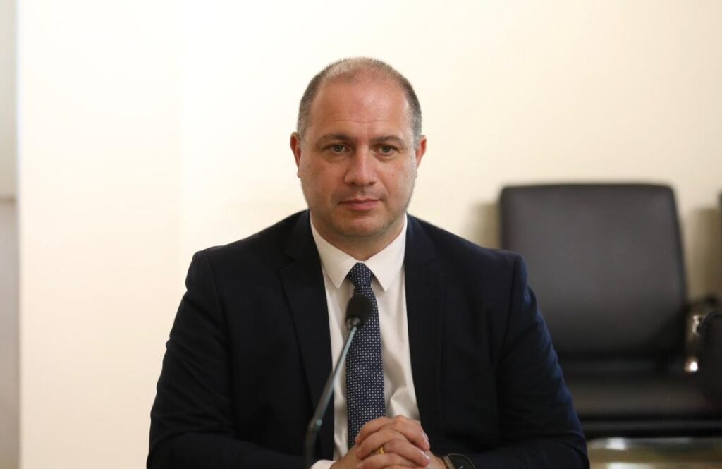 გივი მიქანაძე – აბსოლუტურად ვერ გავიზიარებ იმ პოზიციას, თითქოს მხოლოდ ფორმებზე ვართ კონცენტრირებული, რეფორმა სხვა ბევრი მნიშვნელოვანი კომპონენტით დავიწყეთ