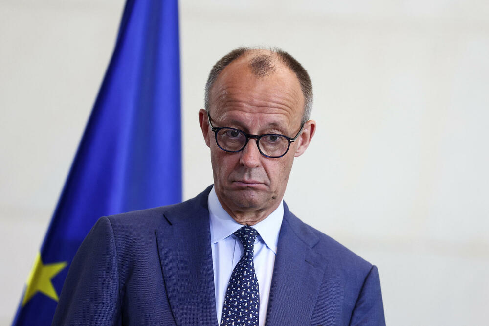 გერმანული ტელეარხის გამოკითხვის თანახმად, გერმანელების უმეტესობა მთავრობისა და კანცლერ ფრიდრიხ მერცის მუშაობით უკმაყოფილოა