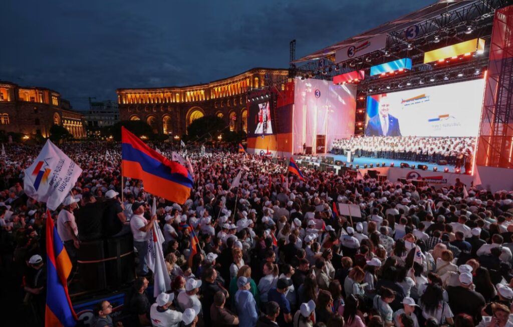 ადგილობრივი მედიის ცნობით, სომხეთში ამომრჩევლის მოსყიდვის საქმეზე რამდენიმე ადამიანი დააკავეს