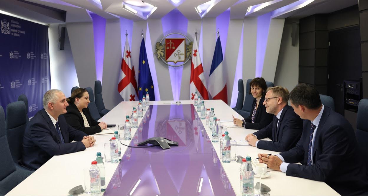 ფინანსთა მინისტრი ლაშა ხუციშვილი საქართველოში საფრანგეთის ელჩს შეხვდა
