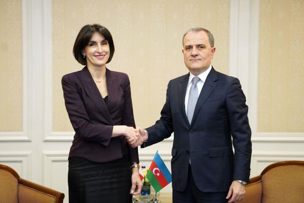 მაკა ბოჭორიშვილი აზერბაიჯანის საგარეო საქმეთა მინისტრს, ჯეიჰუნ ბაირამოვს შეხვდა