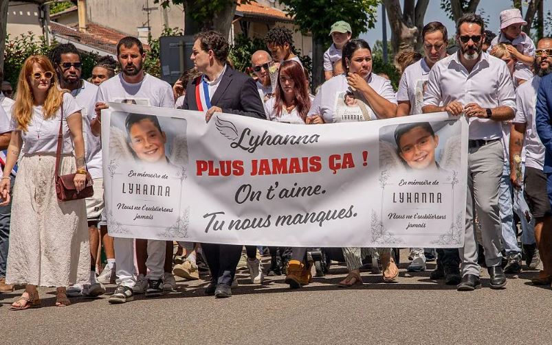 საფრანგეთში 11 წლის გოგონას მკვლელობასთან დაკავშირებით გამართულ საპროტესტო აქციებზე 60 000-ზე მეტი ადამიანი შეიკრიბა