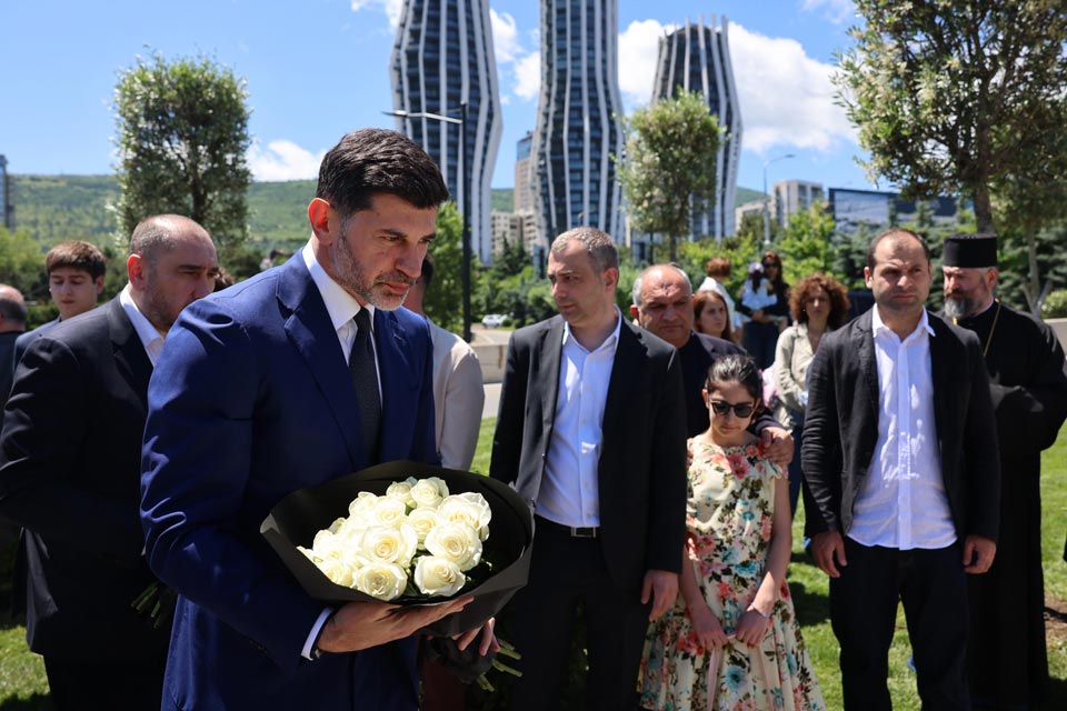 კახა კალაძემ 13 ივნისს გარდაცვლილთა ხსოვნას პატივი მიაგო - „გვახსოვს, რა საშინელება დატრიალდა დედაქალაქში, თუმცა, ამავე დროს, ეს დღე იყო ერთად დგომის სიმბოლოც“