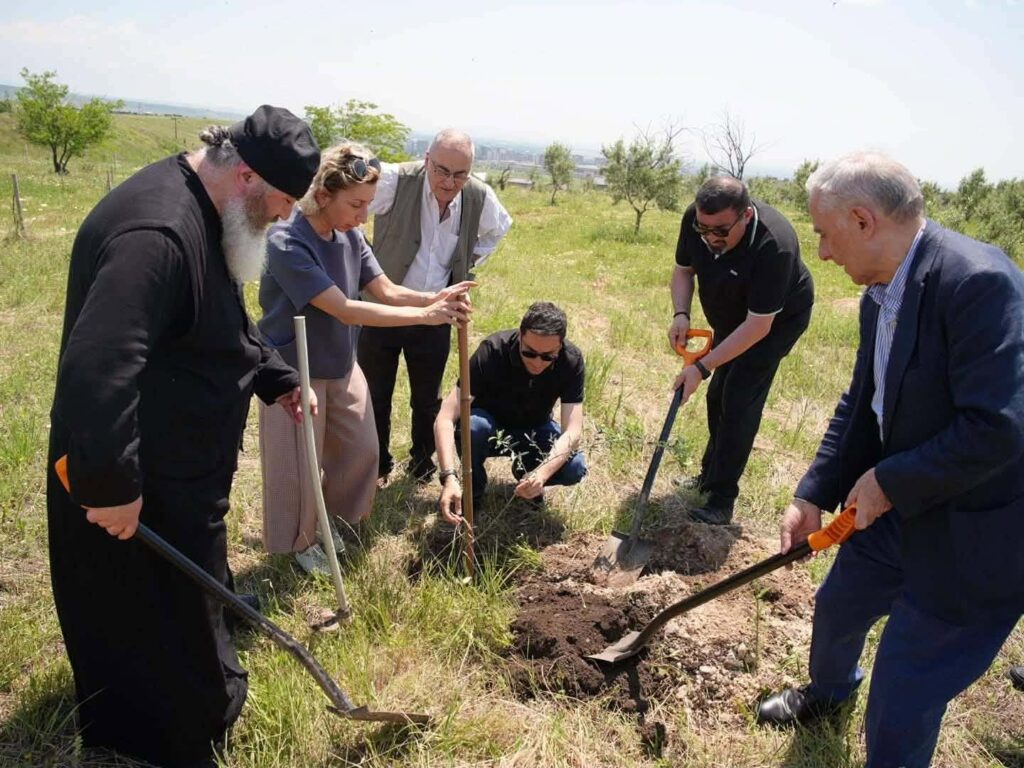 მახათას მთაზე, მშენებარე ღვთისმშობლის სამონასტრო კომპლექსის მიმდებარე ტერიტორიაზე დარგვის აქცია გაიმართა