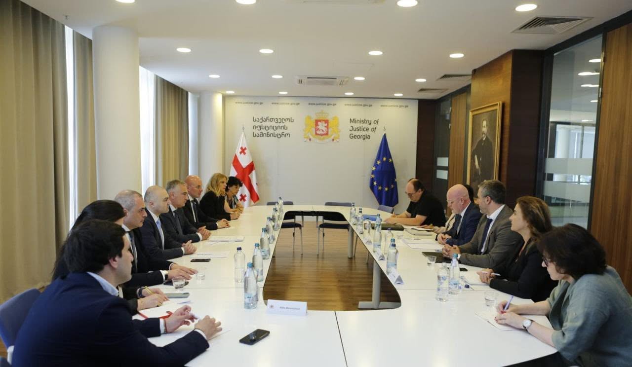 პაატა სალია ალან მიჩელს შეხვდა