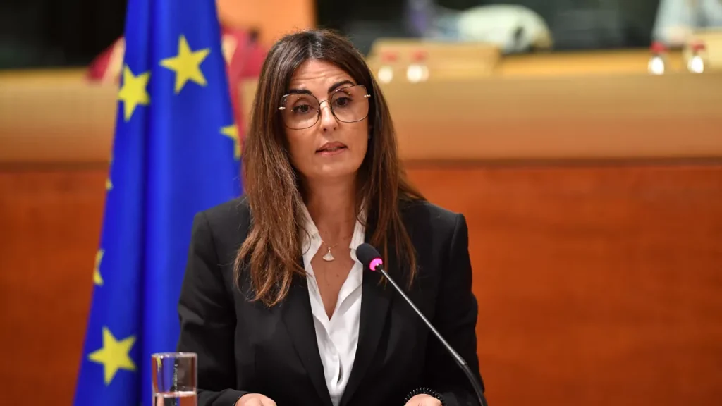 ევროკავშირის ომბუდსმენი გამოძიებას აწარმოებს ჯგუფურ ჩატთან დაკავშირებით, რომელშიც ურსულა ფონ დერ ლაიენი, რამდენიმე სახელმწიფოს ლიდერთან ერთად, დონალდ ტრამპის ქმედებებს განიხილავდა
