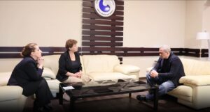 პენიტენციურ სამსახურში ელენე ხოშტარიას ექიმის, მაკა იოსელიანისა და უწყების ხელმძღვანელის, გიორგი პატარიძის შეხვედრა მიმდინარეობს