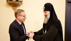 შიო მესამე საფრანგეთის ელჩს, ოლივიე კურტოს შეხვდა