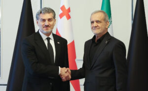 საქართველოს პრეზიდენტი მიხეილ ყაველაშვილი ირანში ჩავიდა, სადაც ირანის პრეზიდენტს, მასუდ ფეზეშქიანს შეხვდა