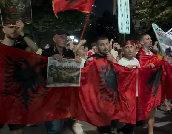 ალბანეთი: საპროტესტო აქციები მთავრობისა და ტრამპის სიძის მდიდრული კურორტის წინააღმდეგ (ვიდეო)
