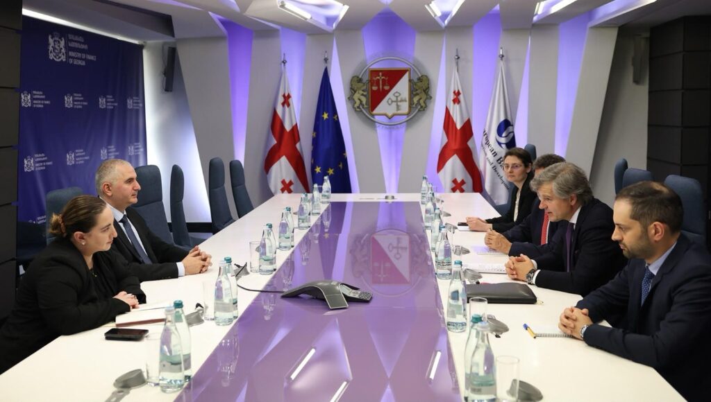 ლაშა ხუციშვილი კავკასიაში ევროპის რეკონსტრუქციისა და განვითარების ბანკის (EBRD) რეგიონულ დირექტორს, ალკის ვრიენიოს დრაკინოსს შეხვდა