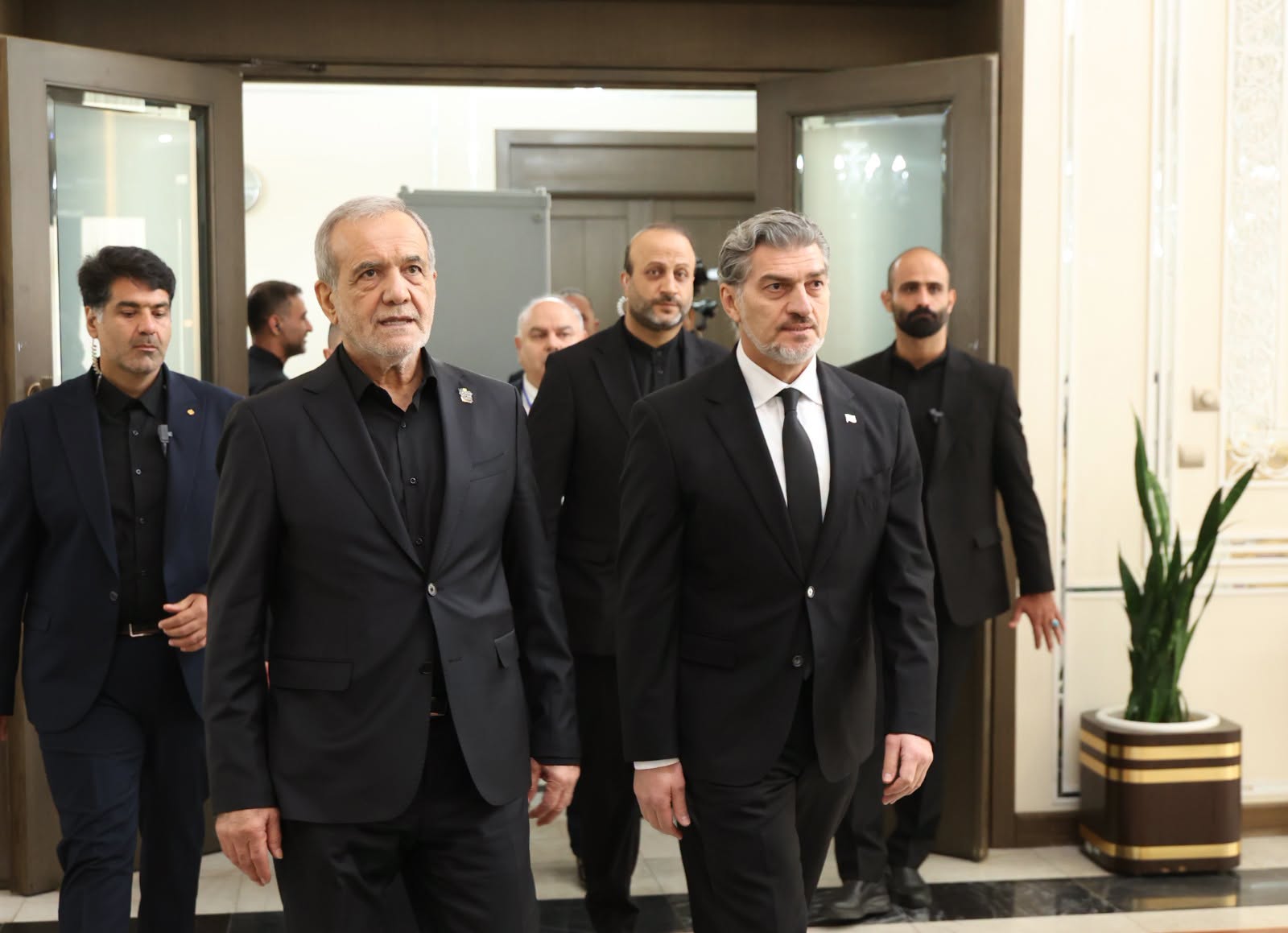 მასუდ ფეზეშქიანი მიხეილ ყაველაშვილს ირანის უზენაესი ლიდერის დაკრძალვის ცერემონიაზე დასწრებისთვის მადლობას უხდის და წერილს ქართულ ენაზე აქვეყნებს