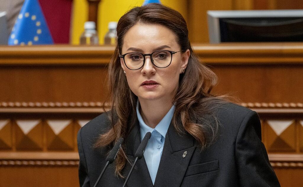 უკრაინის უმაღლესმა რადამ იულია სვირიდენკოს პრემიერ-მინისტრის თანამდებობიდან გადადგომას მხარი დაუჭირა