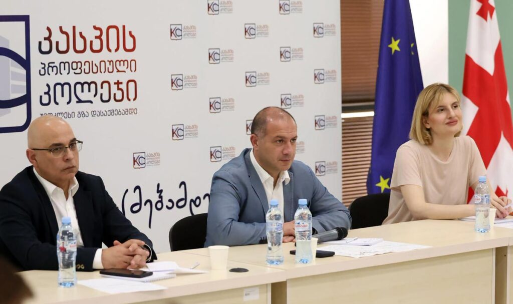 გივი მიქანაძის ხელმძღვანელობით, „კასპის კოლეჯში“ პროფესიული საგანმანათლებლო დაწესებულებების დირექტორთა საბჭოს მორიგი სხდომა გაიმართა