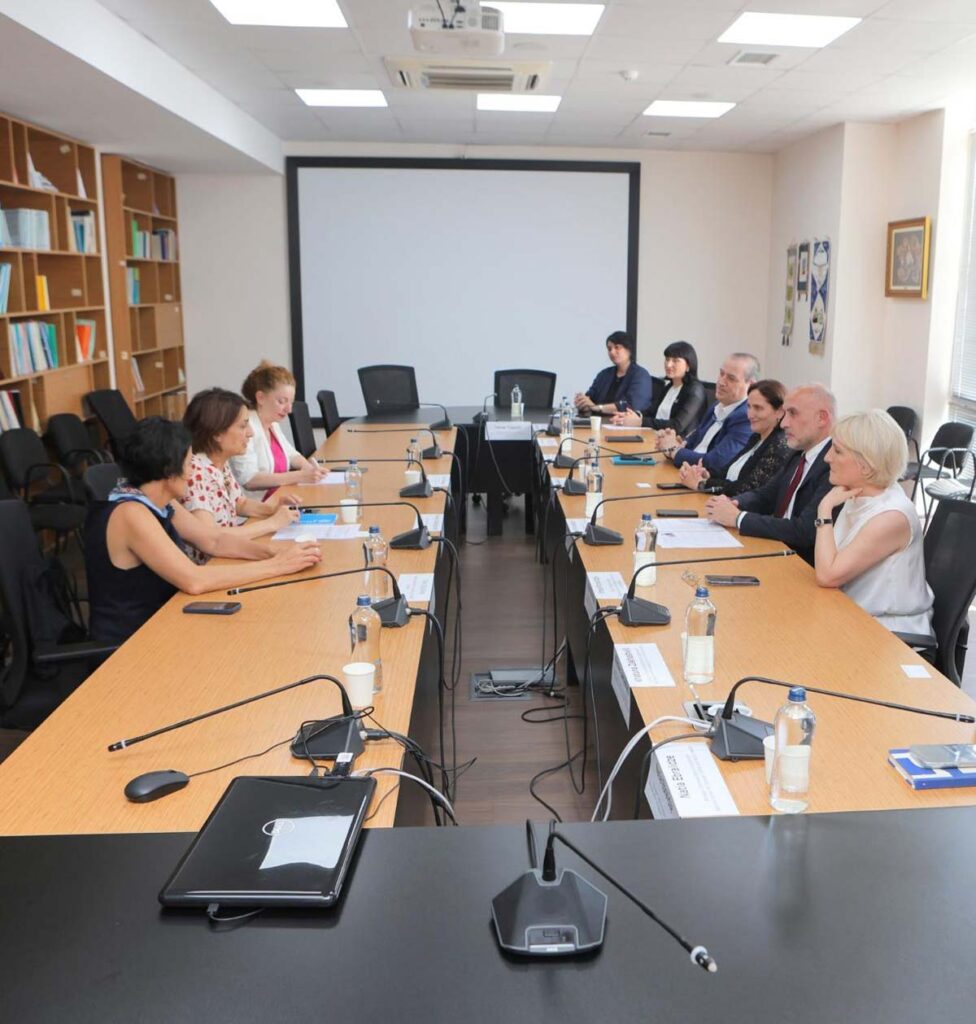 ირაკლი ფურცელაძე საქართველოში გაერო-ს ბავშვთა ფონდის წარმომადგენელს, იზაბელა კასტროჯოვანის შეხვდა