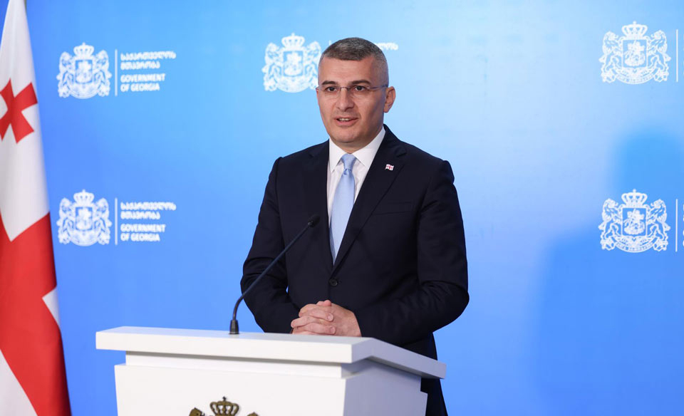 მამუკა მდინარაძე – სიმბოლურია, როცა საგარეო საქმეთა მინისტრი დგას აშშ-ის სახელმწიფო მდივნის გვერდით იმ ფონზე, როცა საუბარია ურთიერთობების შესაძლო ნორმალიზაციაზე