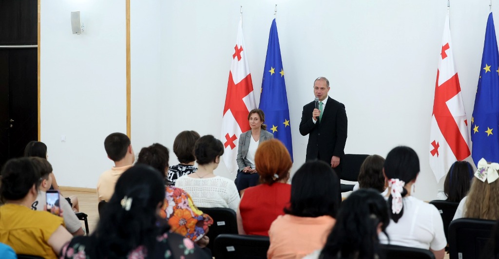 გივი მიქანაძე საზღვარგარეთ დისტანციური სწავლების პროგრამაში ჩართულ ემიგრანტ მოსწავლეებსა და პედაგოგებს შეხვდა