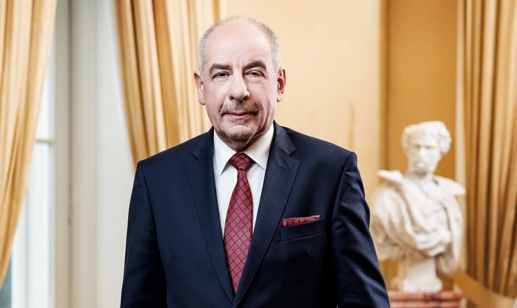 უნგრეთის პრეზიდენტმა ხელი მოაწერა კონსტიტუციაში შესატან ცვლილებას, რომელიც, მათ შორის, მისი უფლებამოსილების ვადაზე ადრე შეწყვეტას ითვალისწინებს