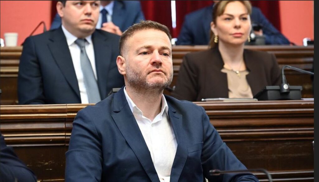 ირაკლი ჭეიშვილი – „ძაღლი შინ არ ვარგოდა, სანადიროდ გარბოდაო“ – ზუსტად ეს ვითარება აქვს დღეს საფრანგეთის ხელისუფლებას