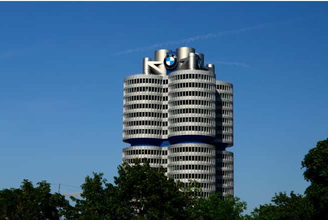 „პოლიტიკო“ – გერმანული ავტომწარმოებელი BMW 2027 წლის ბოლომდე 8000-მდე სამუშაო ადგილის შემცირებას გეგმავს