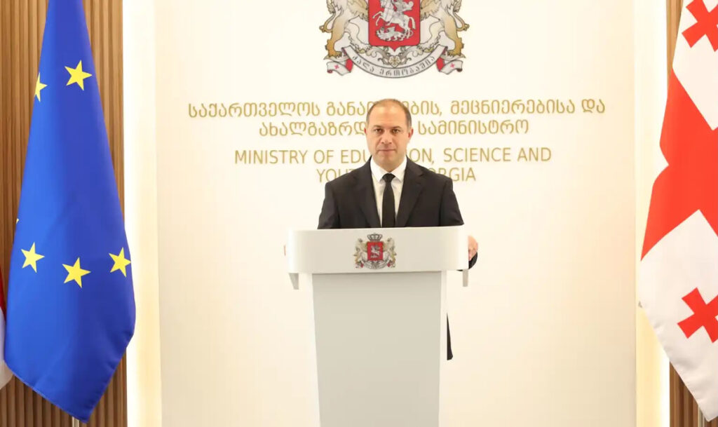 გივი მიქანაძე – ვრცელდება დეზინფორმაცია, თითქოს მაღალი აკადემიური მოსწრებაა საჭირო 100%-იანი დაფინანსებისთვის, სტუდენტმა თითოეულ საგანში უნდა გადალახოს 51%-იანი, მინიმალური ნიშნული