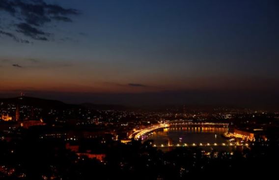 უნგრეთში ძლიერი სიცხის გამო ელექტროენერგიის დაზოგვის საგანგებო ზომები ამოქმედდა